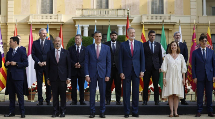 Mazón pedirá suprimir los impuestos a las ayudas por la DANA en la Conferencia de Presidentes Mazón pedirá suprimir los impuestos a las ayudas por la DANA en la Conferencia de Presidentes