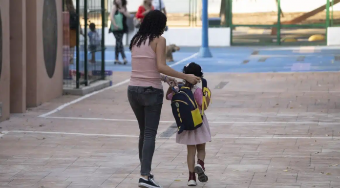 Detienen a la madre de una estudiante tras agredir a la profesora de su hija