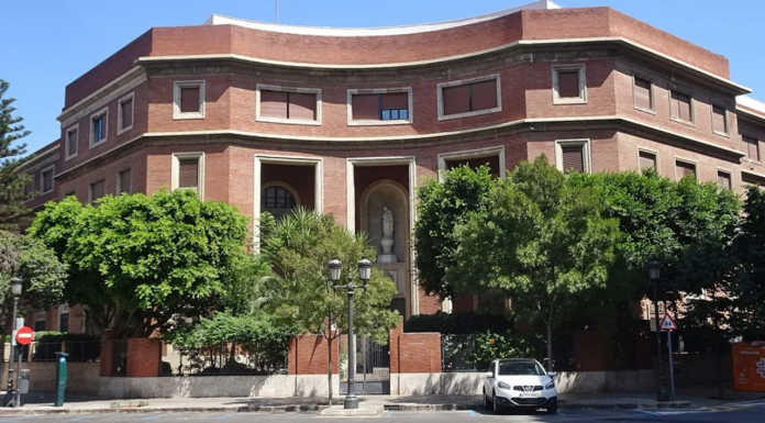 Tensión en el colegio de la manada de Valencia: alumnos increpan a los presuntos agresores al grito de “violadores” Tensión en el colegio de la manada de Valencia: alumnos increpan a los presuntos agresores al grito de “violadores”