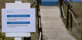 Segundo día de cierre de playas en la Safor: ¿Qué es el misterioso vertido que cubre 16 kilómetros de costa?