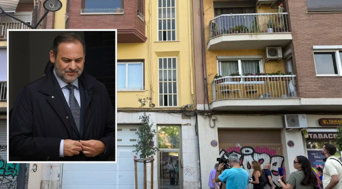 La Guardia Civil registra la casa de José Luis Ábalos en Valencia en busca de pruebas del ‘caso Koldo’ La Guardia Civil registra la casa de José Luis Ábalos en Valencia en busca de pruebas del 'caso Koldo'