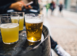 Las terrazas de las plazas de Honduras y el Cedro reducen sus horarios y adelantan el cierre