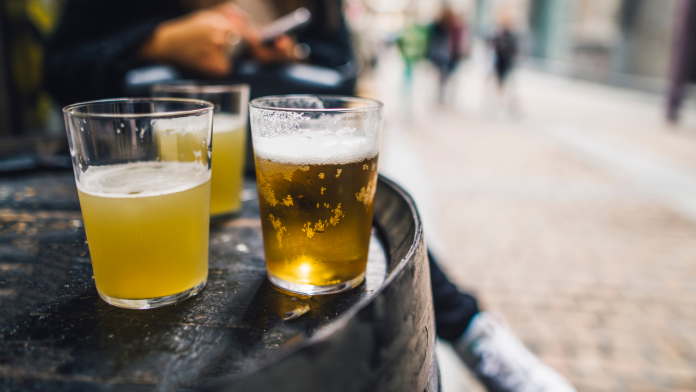 Las terrazas de las plazas de Honduras y el Cedro reducen sus horarios y adelantan el cierre