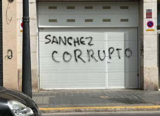 Ábalos denuncia pintadas vandálicas en su domicilio de Valencia: "Han puesto en peligro mi seguridad"