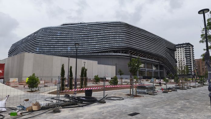 Exterior urbanizado del Roig Arena