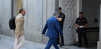 Terremoto político nacional: Santos Cerdán entra en prisión y Cuca Gamarra deja la secretaria del PP