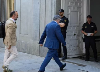 Terremoto político nacional: Santos Cerdán entra en prisión y Cuca Gamarra deja la secretaria del PP