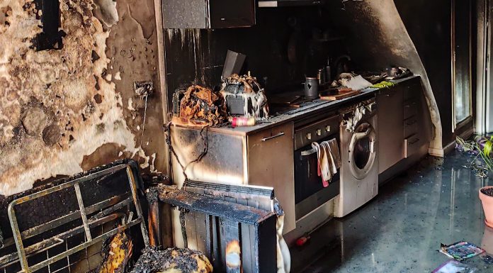 Dos viviendas se incendian en Valencia en apenas dos horas de diferencia