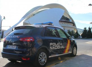 Evitan que un hombre salte al vacío desde una azotea de Valencia