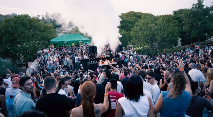 Regresa el evento que hizo bailar a Valencia: DJs míticos e himnos del pasado en el parque de Cabecera Imagen del tardeo en el parque de Cabecera / Fotur