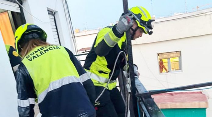 Los bomberos rescatan a una mujer de 86 años cerca del Paseo la Petxina