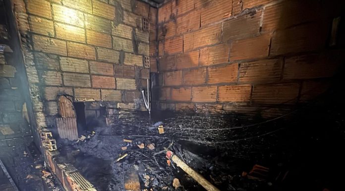 Arde una planta baja en la Ciudad Fallera