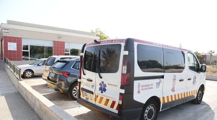 Instalaciones sanitarias en la playa de Puçol