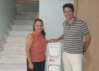 Instalación de la fuente en el Ayuntamiento de Bonrepòs i Mirambell