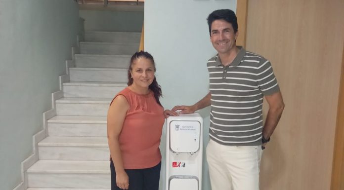 Instalación de la fuente en el Ayuntamiento de Bonrepòs i Mirambell