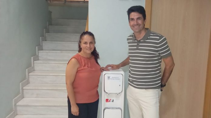 Instalación de la fuente en el Ayuntamiento de Bonrepòs i Mirambell