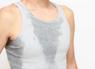 La sudoración excesiva y la fricción de la ropa pueden agravar los brotes cutáneos de hidradenitis