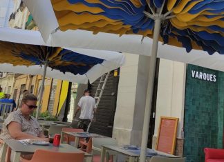 Nuevas sombrillas de las ECOTerrazas Sostenibles instaladas en Russafa