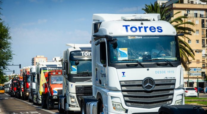 ¿Qué hacen más de 300 cabezas tractoras circulando por las calles de Valencia?