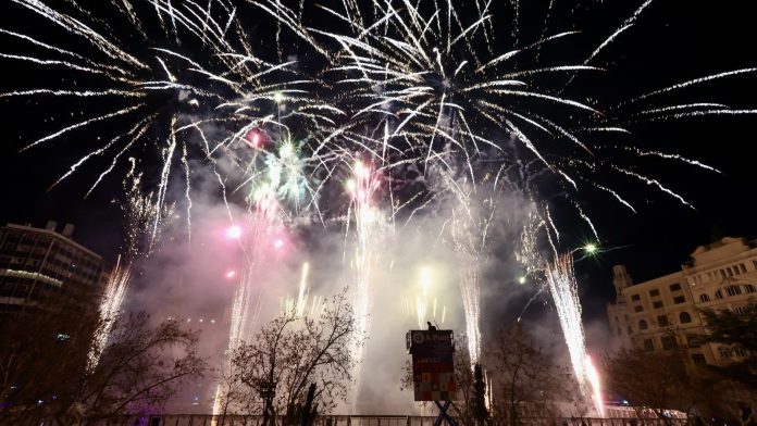 7televalencia-castillo-fuegos Dos piromusicales iluminarán Valencia este sábado: ubicaciones y horarios de los disparos