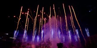Castillo de fuegos artificiales en la Plaza del Ayuntamiento