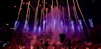 Castillo de fuegos artificiales en la Plaza del Ayuntamiento