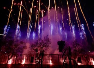Castillo de fuegos artificiales en la Plaza del Ayuntamiento