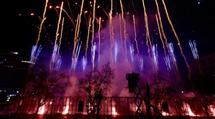 Estos son los mejores planes para hacer este fin de semana en València Castillo de fuegos artificiales en la Plaza del Ayuntamiento