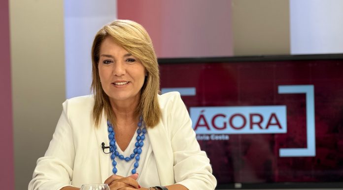 Susana Camarero: “El Gobierno de Sánchez está más pendiente de audios de WhatsApp que de gobernar” La vicepresidenta del Consell, Susana Camarero, al inicio de la entrevista en 'Ágora'.