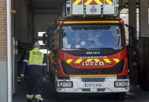 Desalojan un supermercado de Valencia por un incendio en su aparcamiento