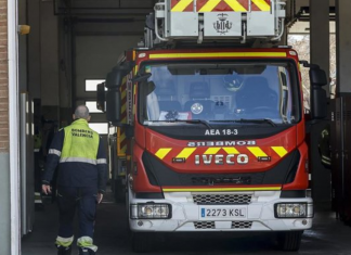 Desalojan un supermercado de Valencia por un incendio en su aparcamiento