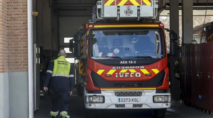 Desalojan un supermercado de Valencia por un incendio en el aparcamiento Desalojan un supermercado de Valencia por un incendio en su aparcamiento