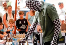 ¿Quién es el Rey Enigma? El genio del ajedrez que arrasa en Tik Tok y hoy juega en Valencia