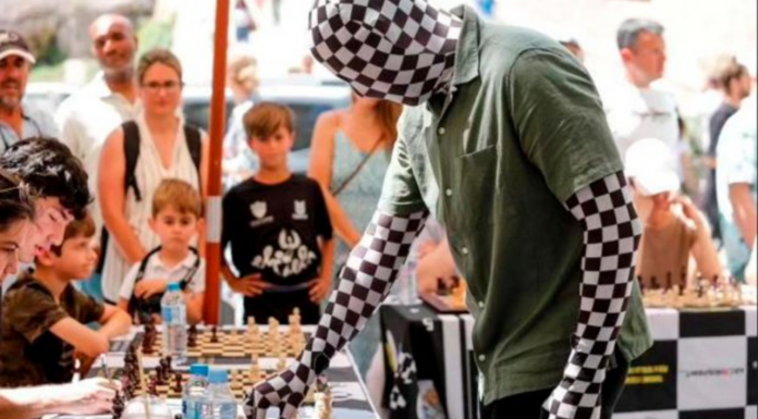 ¿Quién es el Rey Enigma? El genio del ajedrez que arrasa en Tik Tok y hoy juega en Valencia ¿Quién es el Rey Enigma? El genio del ajedrez que arrasa en Tik Tok y hoy juega en Valencia