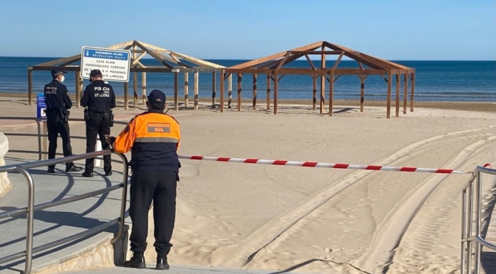 Cinco playas valencianas cierran al baño por contaminación fecal Cinco playas valencianas cierran al baño por contaminación fecal