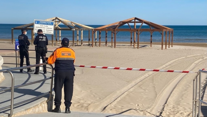 Cinco playas valencianas cierran al baño por contaminación fecal