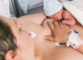 España cambia el permiso de maternidad y paternidad: todas las claves de los nuevos permisos parentales