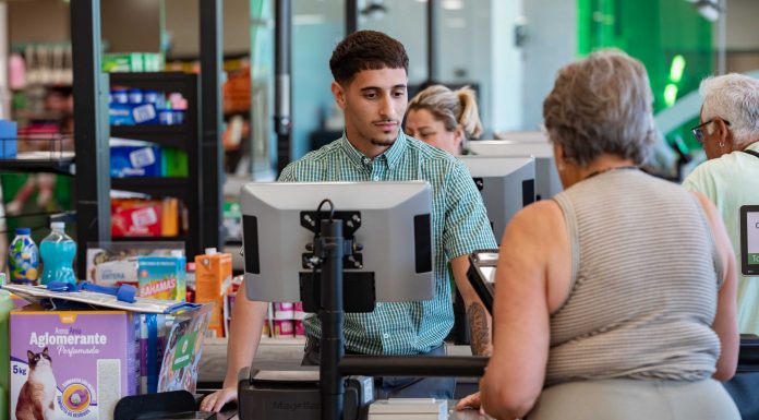 Mercadona busca empleados para trabajar en verano por sueldos de casi 2.000 euros Mercadona crea un nuevo portal de empleo: cómo trabajar en la compañía valenciana
