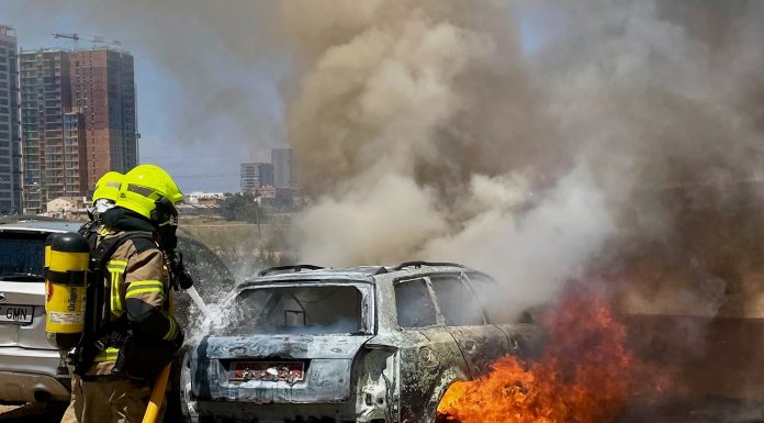 Arde un vehículo a las afueras de Valencia