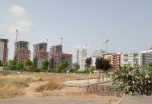 Un septuagenario distribuye droga a bordo de su vehículo por el barrio de Malilla