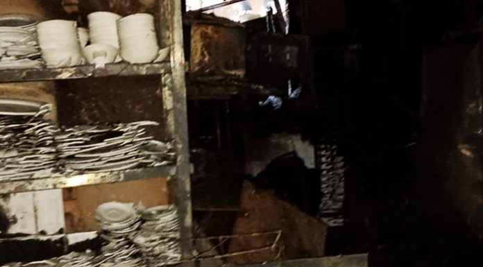 Destrucción total de la cocina de un chiringuito del Paseo Neptuno tras un incendio