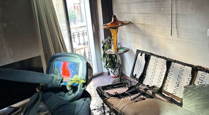 Arde el salón de una vivienda en la calle Cádiz