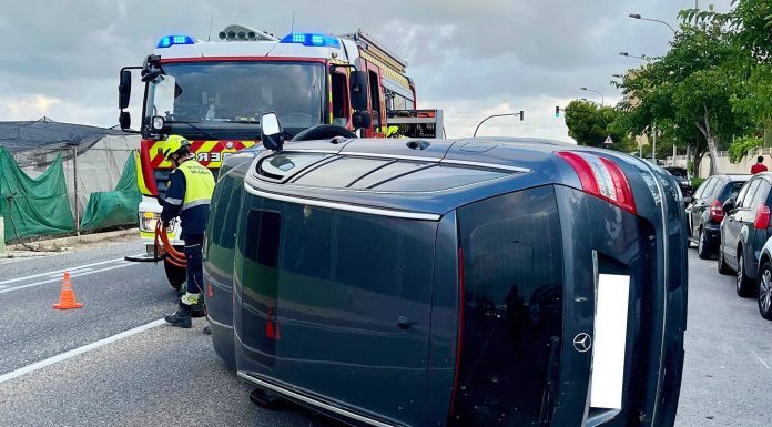 Vuelca un coche en el Perellonet
