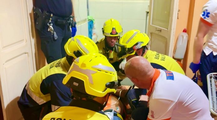 Cae una persona de un quinto piso por un patio interior de Valencia