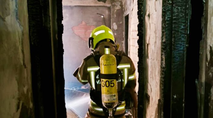 Esto es lo que se encuentran los bomberos en una casa incendiada cerca de Primado Reig