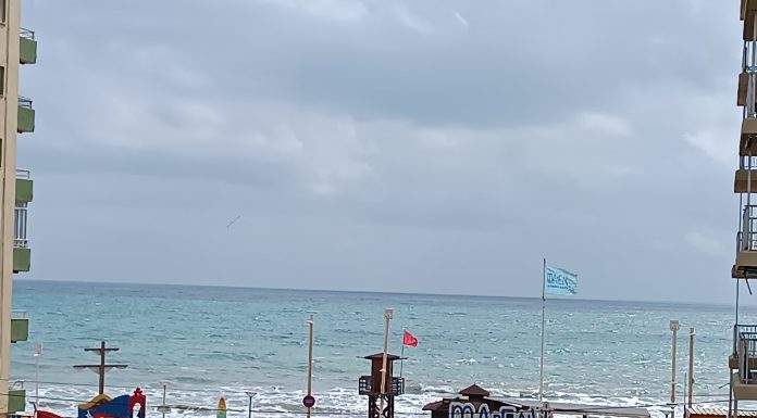 Cierran la playa del Mareny de Barraquetes por contaminación fecal