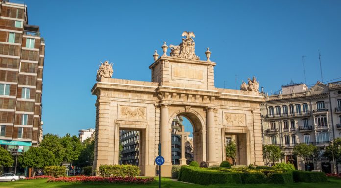 Un hombre agrede a su mujer en una habitación de hotel de Valencia