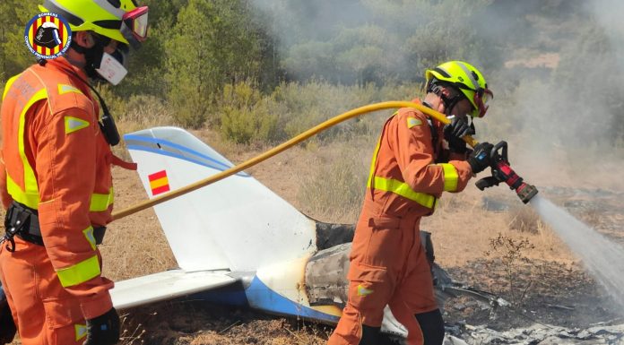 Mueren dos personas al estrellarse una avioneta en Requena