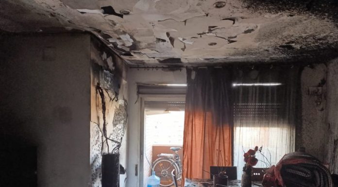 Seis intoxicados tras un incendio en una vivienda de la avenida Blasco Ibáñez