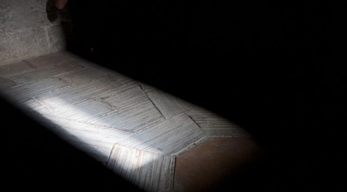 Gran expectación ante los reflejos de luz solar dentro del Miguelete